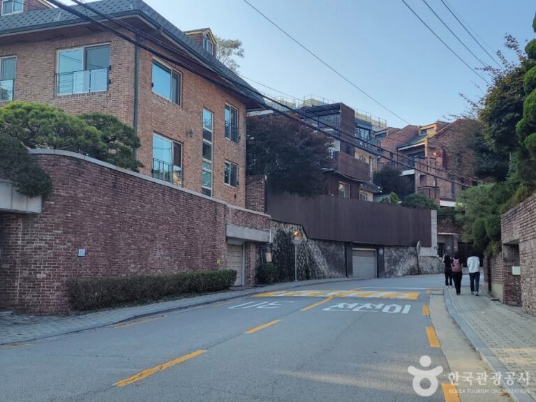 [Seoul] Seongbuk-dong–Bukchon Hanok Village Course (성북동고택북촌산책길)