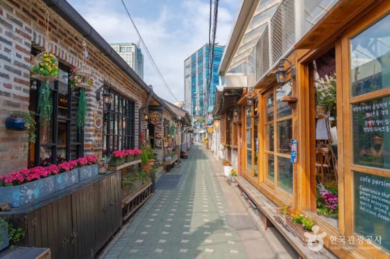 [Seoul] Ikseon-dong Hanok Street (익선동 한옥거리)