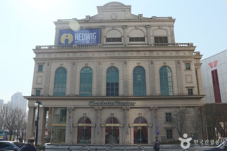 [Seoul] Charlotte Theater (샤롯데씨어터)