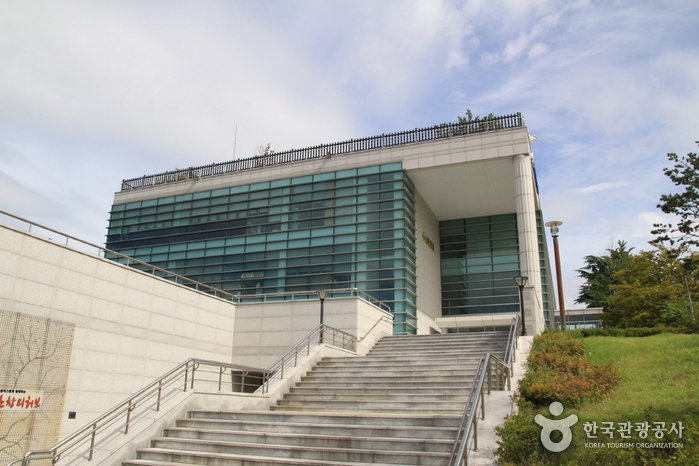 [Seoul] Simsan Cultural Center (심산기념문화센터)