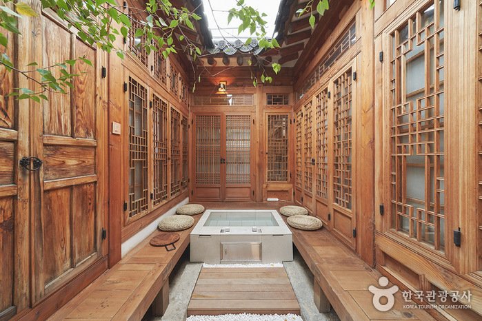 [Seoul] Of one book and stay (일독일박)