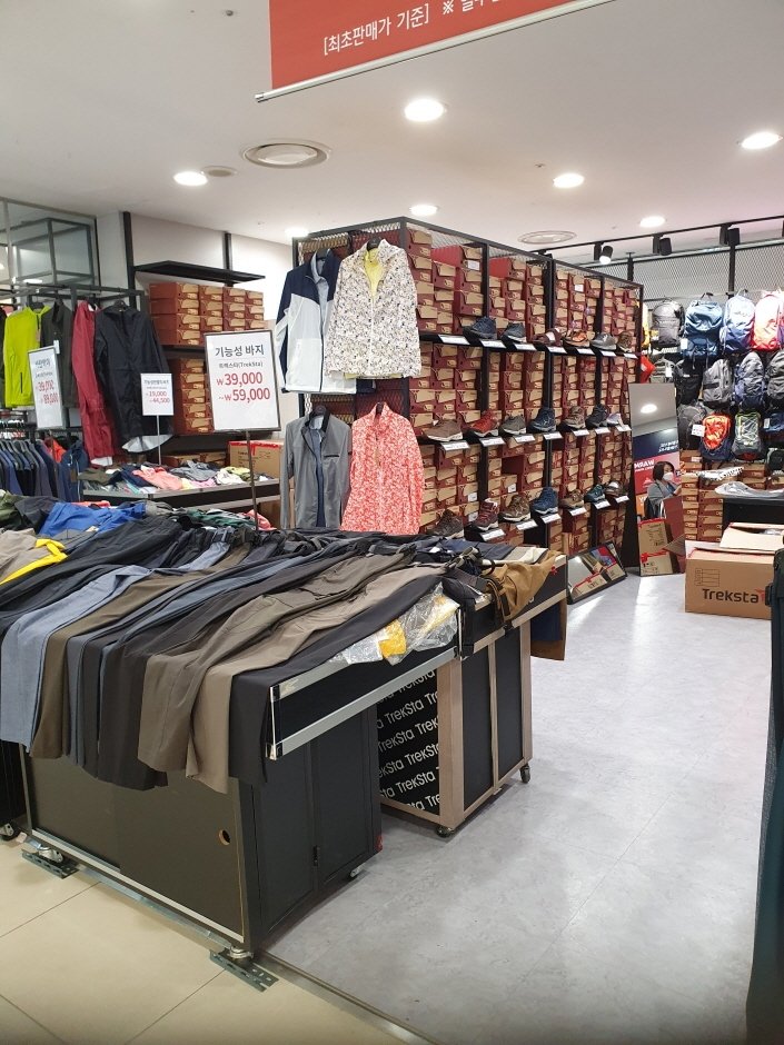 [Seoul] Treksta – Lotte Factory Gasan Branch [Tax Refund Shop] (트렉스타 롯데팩토리 가산)