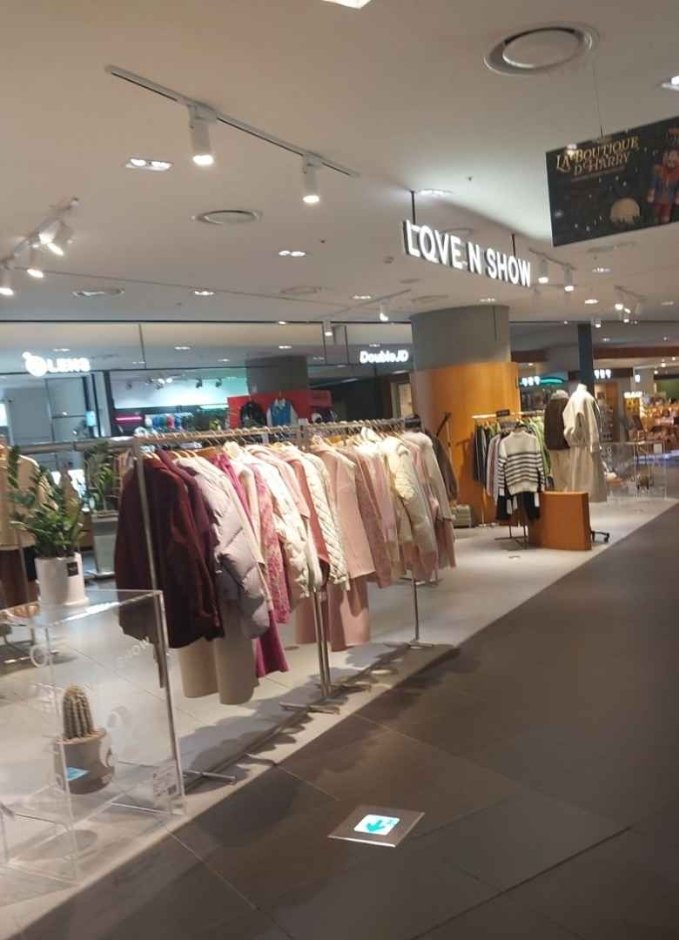[Seoul] Love N Show [Tax Refund Shop] (러브앤쇼)