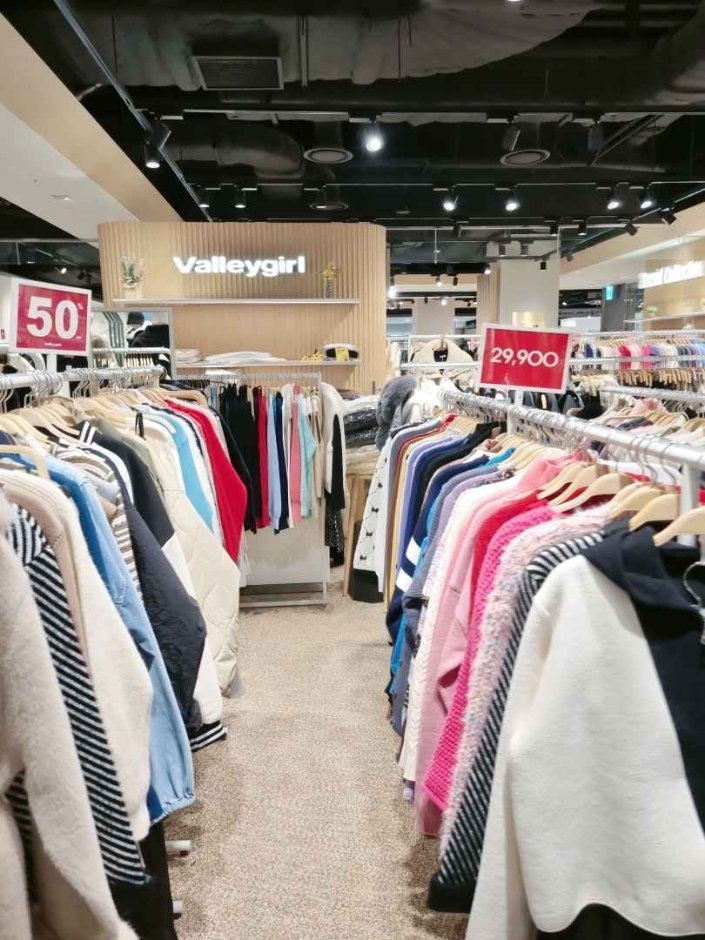 [Seoul] Valley Girl [Tax Refund Shop] (밸리걸)