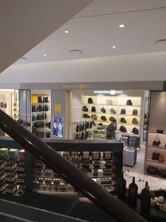 [Seoul] Mandarina Duck [Tax Refund Shop] (만다리나덕)