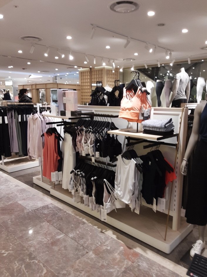 [Seoul] Lululemon – Lotte Main Branch [Tax Refund Shop] (룰루레몬 롯데 본점)