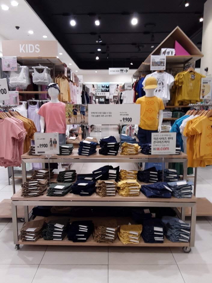 [Seoul] Uniqlo – Hyundai D-CUBE City Branch [Tax Refund Shop] (유니클로 디큐브시티)