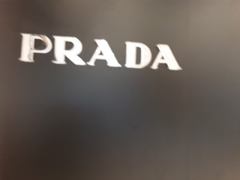 [Seoul] Prada – Hyundai Sinchon Branch [Tax Refund Shop] (프라다 현대 신촌점)