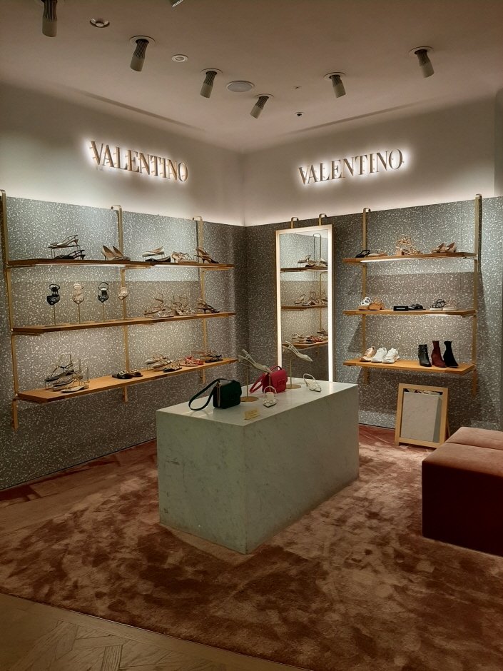 [Seoul] Valentino Shoes – Shinsegae Gangnam Branch [Tax Refund Shop] (발렌티노 슈즈 신세계강남점)