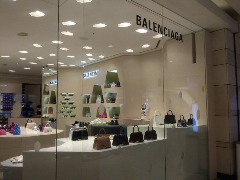[Seoul] Balenciaga – Hyundai Apgujeong Main Branch [Tax Refund Shop] (발렌시아가 현대 본점)
