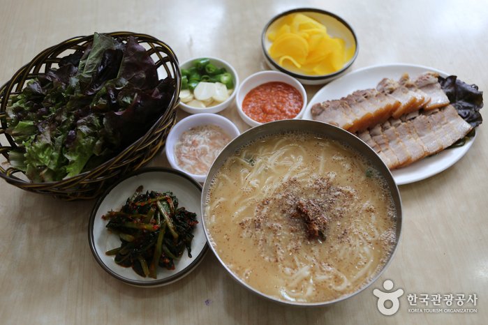 [Daejeon] Sindo Kalguksu Main Store (신도칼국수 본점)