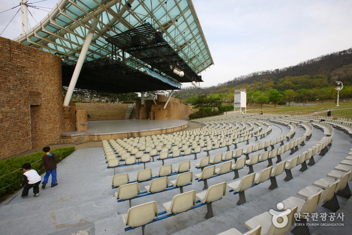 [Daegu] Daegu Kolon Open Air Music Hall (대구 코오롱 야외음악당)
