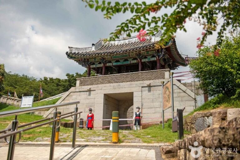 [Busan] Site of Dongnaeeupseong Walled Town (동래읍성지)