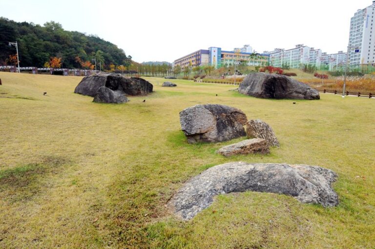 [Gyeonggi-do] Osan Dolmen Park (오산 고인돌역사공원)