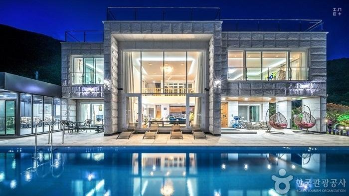 [Gyeonggi-do] Miramonti Pool Villa Pension (가평미라몬티풀빌라펜션)