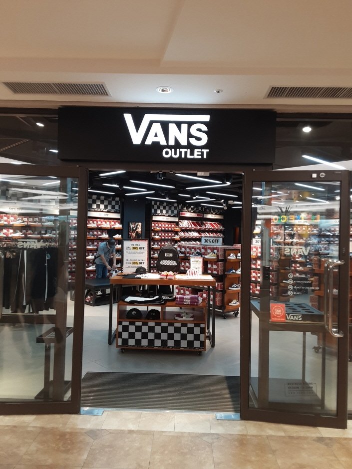 [Gyeonggi-do] Vans – Shinsegae Paju Branch [Tax Refund Shop] (반스 신세계파주)