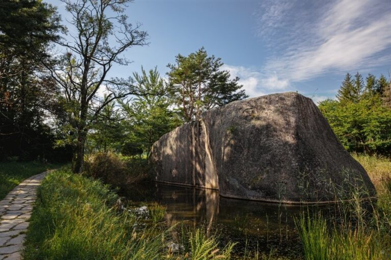 [Gangwon-do] Yeongnangho Lake Beombawi Rock (범바위)