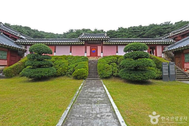 [Gangwon-do] Gangneunghyanggyo Local Confucian School (강릉향교)