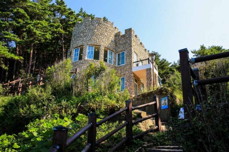 [Gangwon-do] Castle at Hwajinpo (화진포의 성(김일성별장))