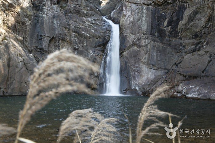[Gangwon-do] Sambuyeonpokpo Falls [UNESCO Global Geopark] (삼부연폭포 (한탄강 유네스코 세계지질공원)