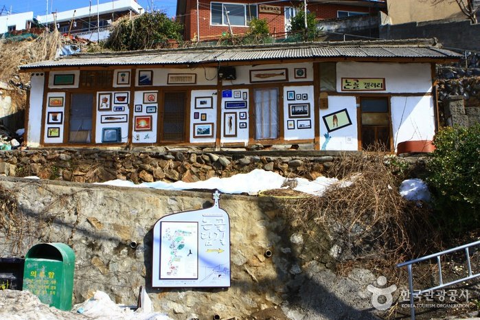 [Gangwon-do] Donghae Nongoldam-gil Street (Deungdae Damhwa Village) (동해 논골담길 (등대 담화마을))