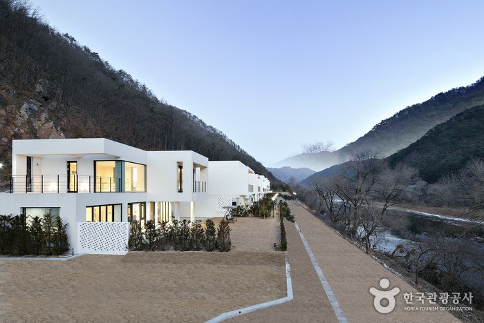 [Gangwon-do] Be, Bridge Pool Villa Resort (Selene) (비브릿지)