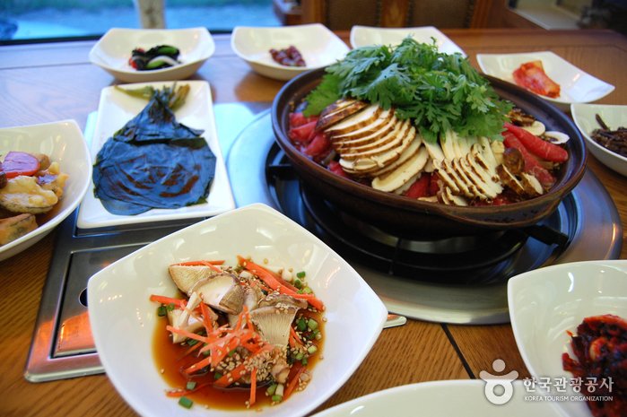 [Gangwon-do] Songibeoseot Maeul (송이버섯마을)