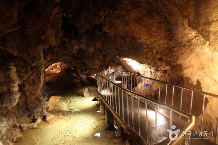 [Chungcheongbuk-do] Danyang Ondaldonggul Cave (단양 온달동굴)