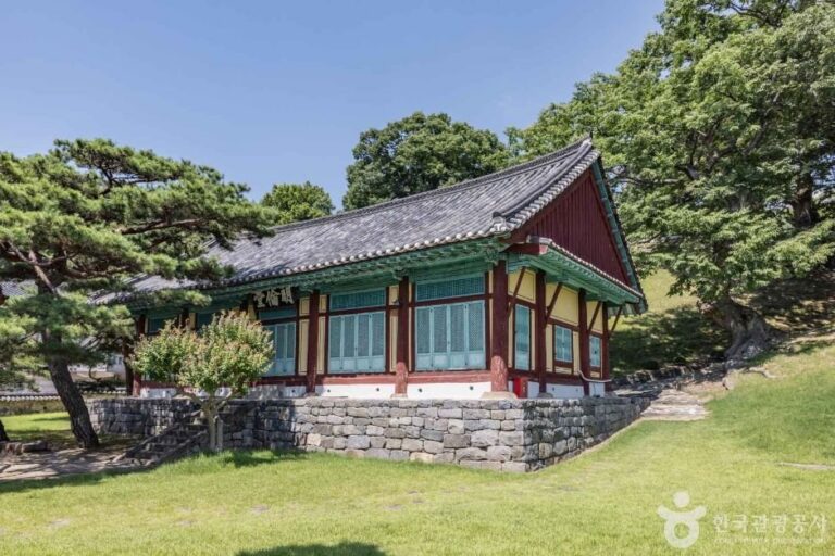 [Chungcheongbuk-do] Cheongjuhyanggyo Confucian School (청주향교)