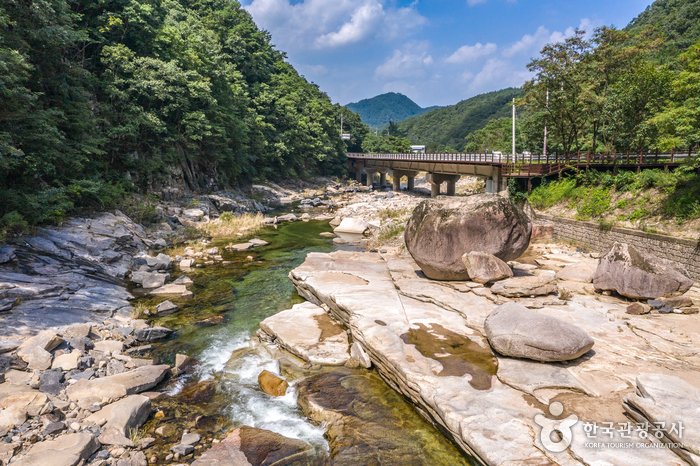 [Chungcheongbuk-do] Seonamgyegok Valley (Haseonam Rock) (선암계곡(하선암))