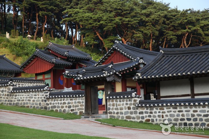 [Chungcheongnam-do] Munheonseowon Confucian Academy (문헌서원)