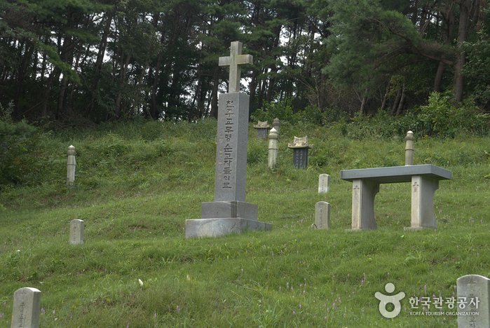 [Chungcheongnam-do] Cheongyang Daracgol Julmudeom Holy Site (청양 다락골 줄무덤 성지)
