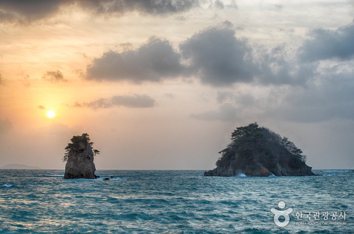 [Chungcheongnam-do] Kkotji Beach (꽃지해수욕장)