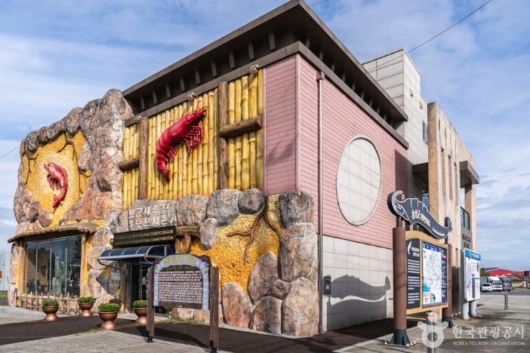 [Chungcheongnam-do] Gwangcheon Cave Salted Shrimp Complex (광천토굴새우젓단지)