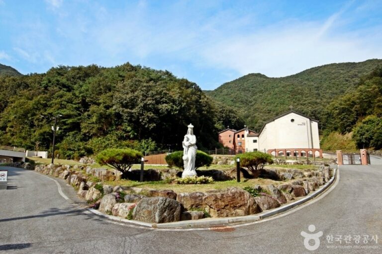 [Chungcheongnam-do] Surichigol Holy Ground (수리치골 성지)