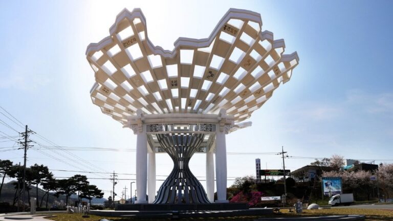 [Chungcheongnam-do] Hongju Millennium Monument (홍주천년기념탑)