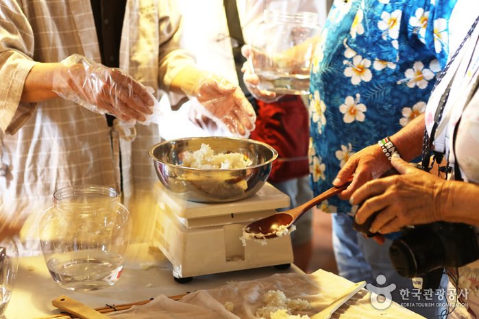 [Chungcheongnam-do] Shinpyeong Brewery (신평양조장 백련 양조문화원)