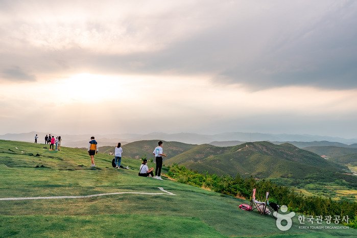 [Gyeongsangbuk-do] Gonnyunsan Mountain Paragliding Site (곤륜산 활공장)