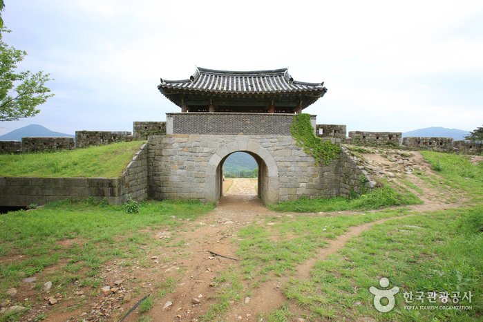 [Gyeongsangbuk-do] Chilgok Gasansanseong Fortress and Gasanbawi Rock (칠곡 가산산성 및 가산바위)