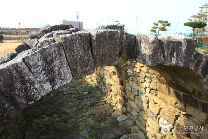 [Gyeongsangbuk-do] Cheongdo Stone Ice Storage (청도 석빙고)
