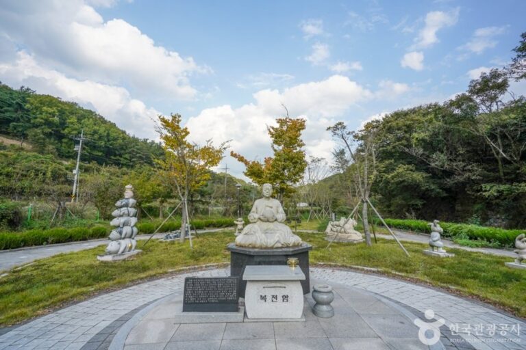 [Gyeongsangbuk-do] Dolhalame Wishing Stone (Yeongcheon) (돌할매(영천))