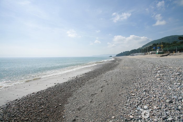[Gyeongsangbuk-do] Gwanseong Solbat Beach (관성솔밭해변)
