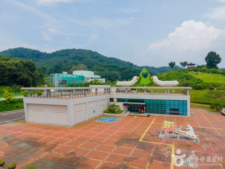 [Gyeongsangbuk-do] Hamchang Silk Museum (함창명주박물관)
