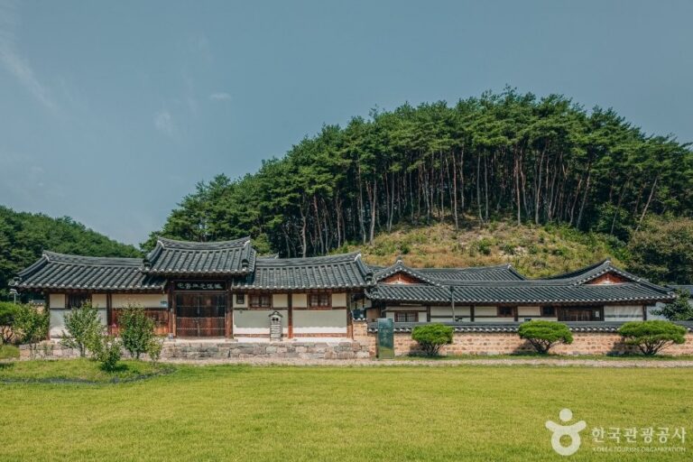 [Gyeongsangbuk-do] On-gye Jongtaeg  (Sambaegdang) / 온계종택 삼백당
