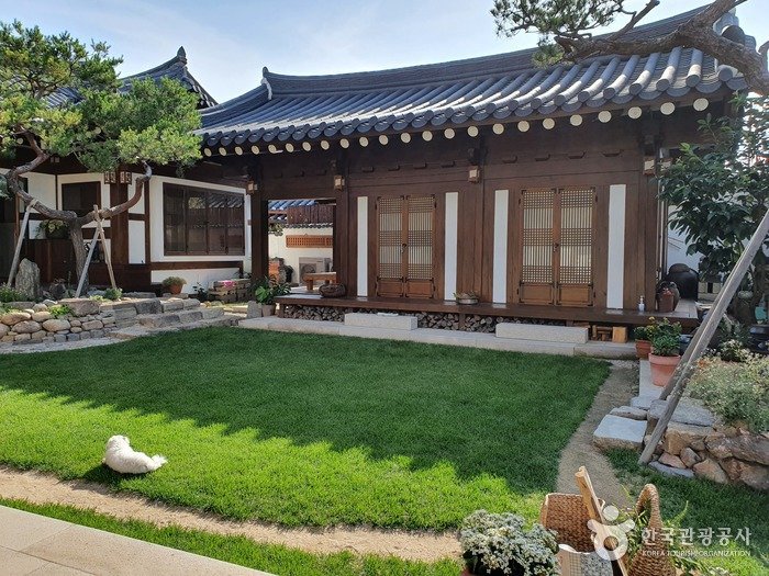 [Gyeongsangbuk-do] Hanokinn (한옥人(한옥인))