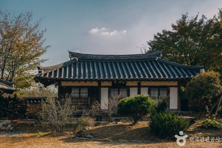 [Gyeongsangbuk-do] Gwonjinsadaek House (권진사댁)