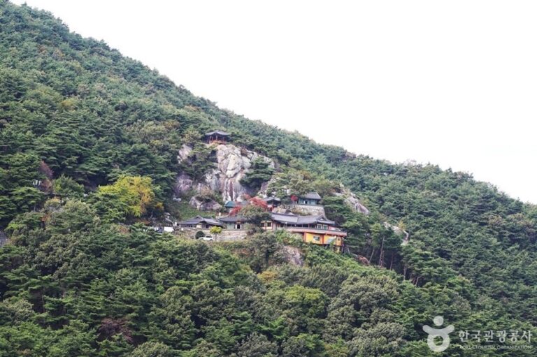 [Gyeongsangnam-do] Jeongchwiam Hermitage (정취암)