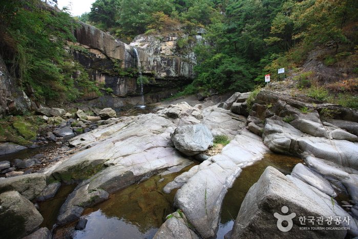 [Gyeongsangnam-do] Hwanggyepokpo Falls (황계폭포)