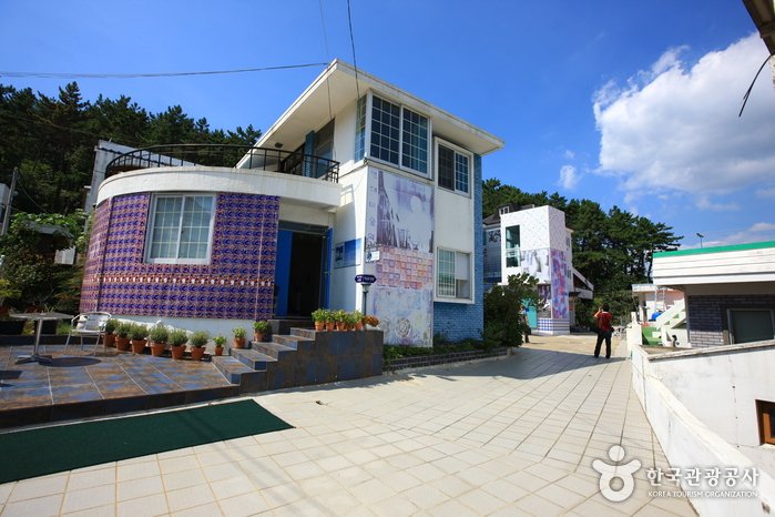 [Gyeongsangnam-do] The Jeon Hyuck Lim Mueseum of Art (전혁림 미술관)