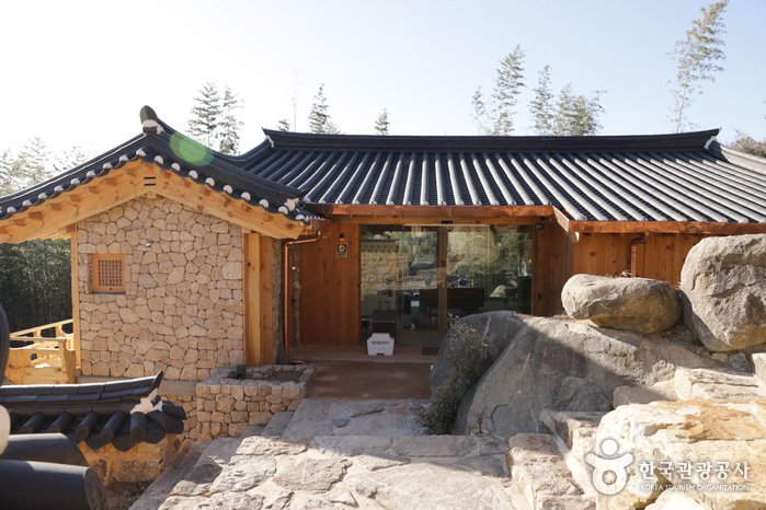 [Gyeongsangnam-do] House of Choi Champan (최참판댁 한옥숙박시설)